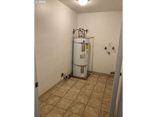 7410 Se WOODSTOCK Blvd, Portland, OR 97206