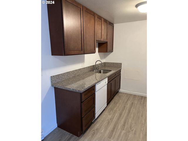 7410 Se WOODSTOCK Blvd, Portland, OR 97206