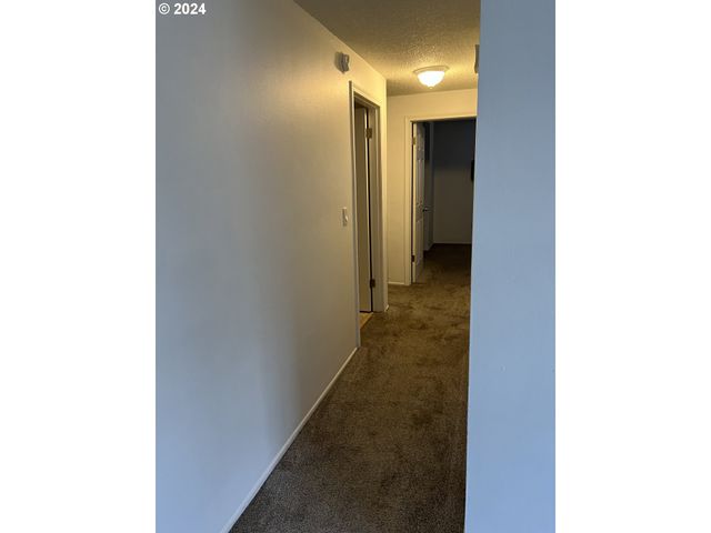 7410 Se WOODSTOCK Blvd, Portland, OR 97206