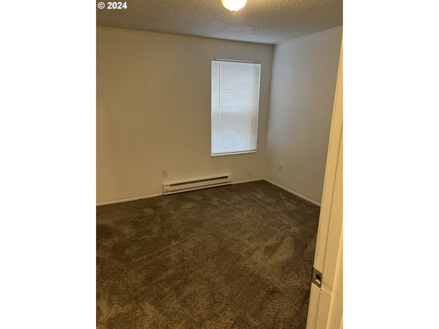 7410 Se WOODSTOCK Blvd, Portland, OR 97206