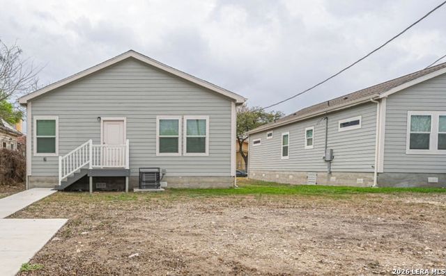 2111 W Houston, San Antonio, TX 78207