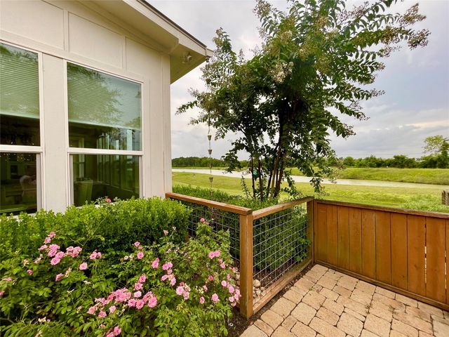 11718 W Border Oak Drive, Magnolia, TX 77354