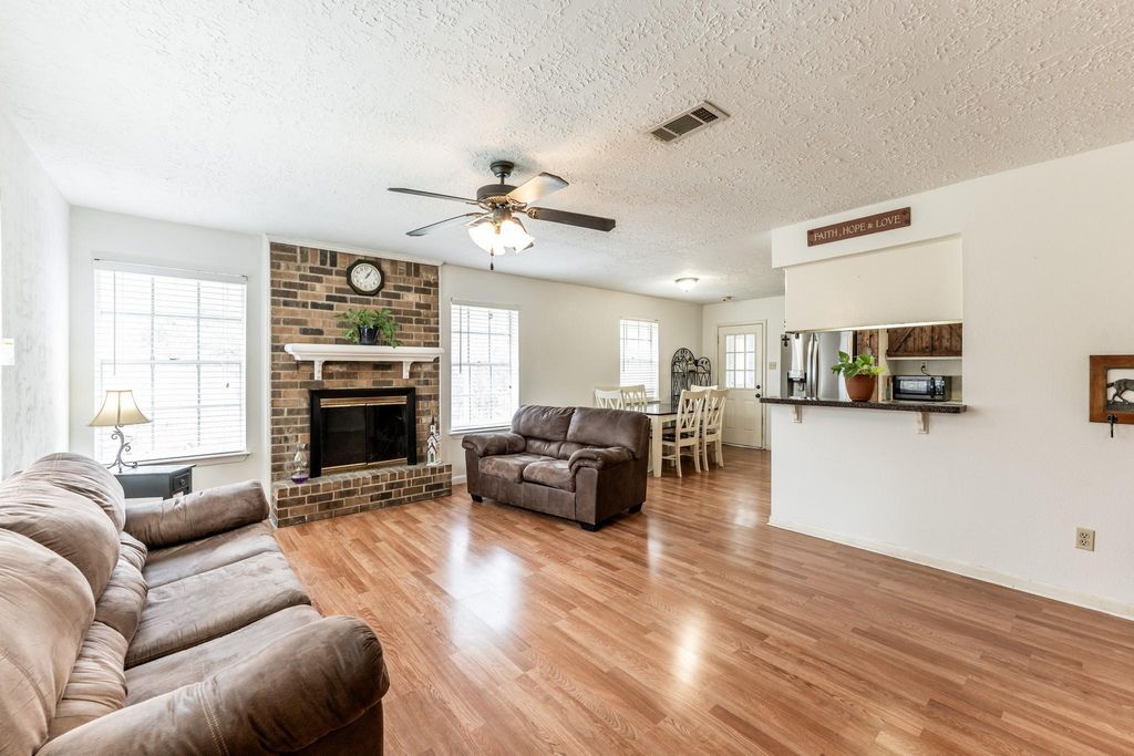 402 Hostetter Road, New Waverly, TX 77358