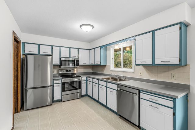 10250 Boundary Creek Terrace, Maple Grove, MN 55369