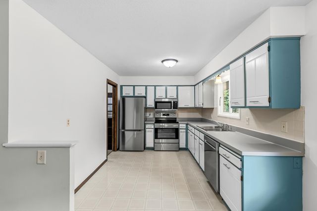 10250 Boundary Creek Terrace, Maple Grove, MN 55369