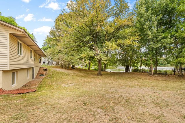 10250 Boundary Creek Terrace, Maple Grove, MN 55369