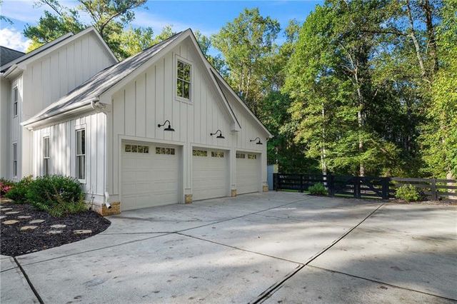 124 Long Shadows Drive, Alpharetta, GA 30004