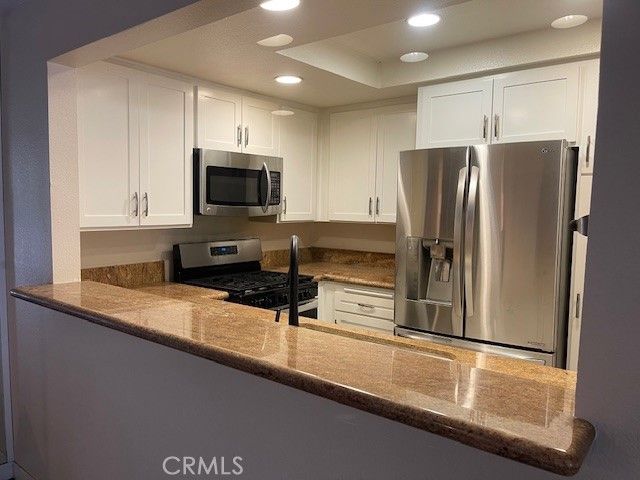 21650 21650 Burbank Blvd. 206, Woodland Hills, CA 91367