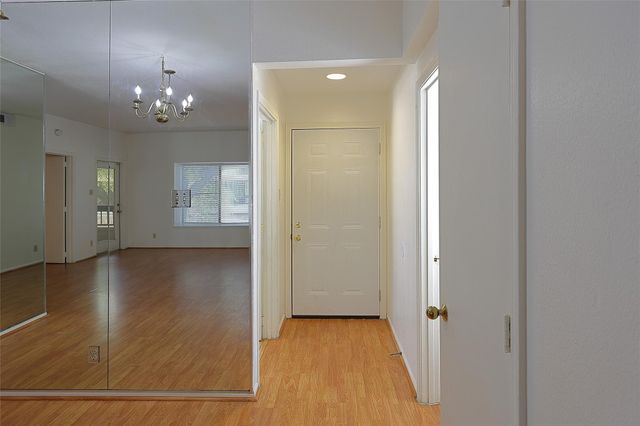 2209 S Braeswood Boulevard E 32C, Houston, TX 77030