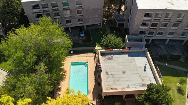 2209 S Braeswood Boulevard E 32C, Houston, TX 77030