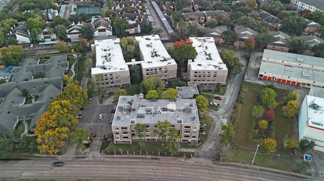 2209 S Braeswood Boulevard E 32C, Houston, TX 77030