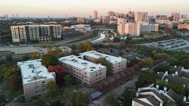 2209 S Braeswood Boulevard E 32C, Houston, TX 77030