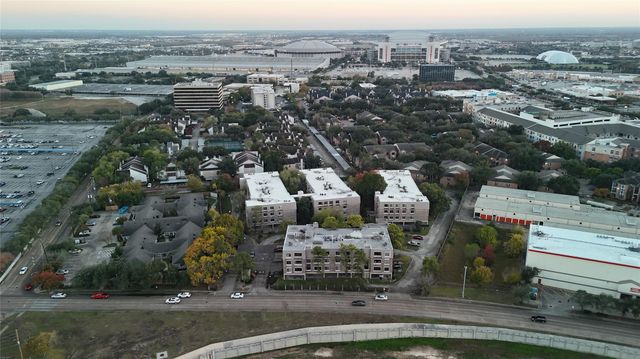 2209 S Braeswood Boulevard E 32C, Houston, TX 77030