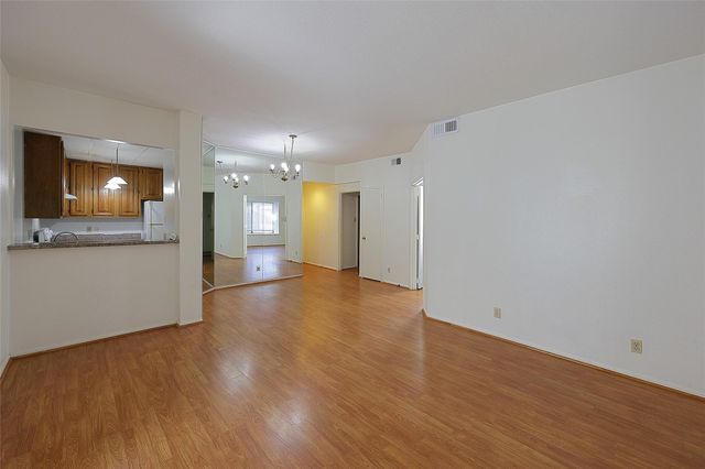 2209 S Braeswood Boulevard E 32C, Houston, TX 77030