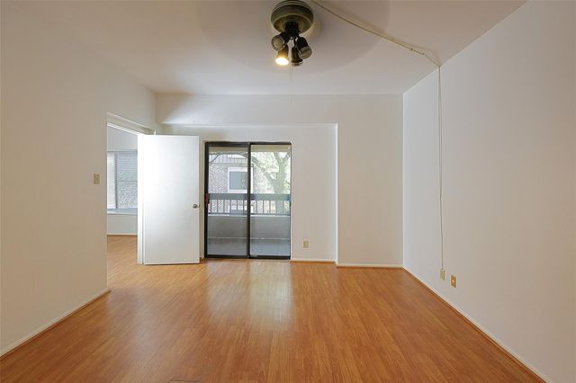 2209 S Braeswood Boulevard E 32C, Houston, TX 77030