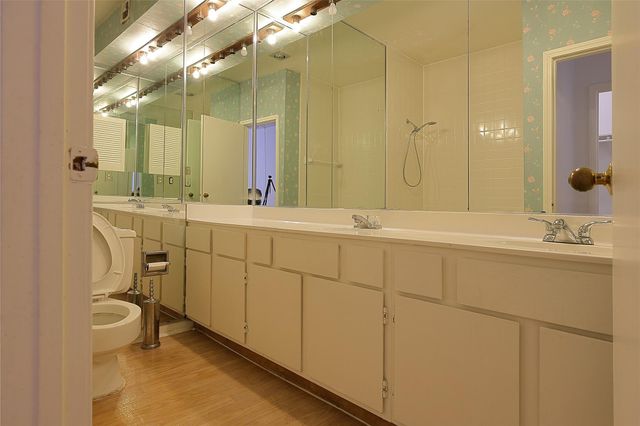 2209 S Braeswood Boulevard E 32C, Houston, TX 77030