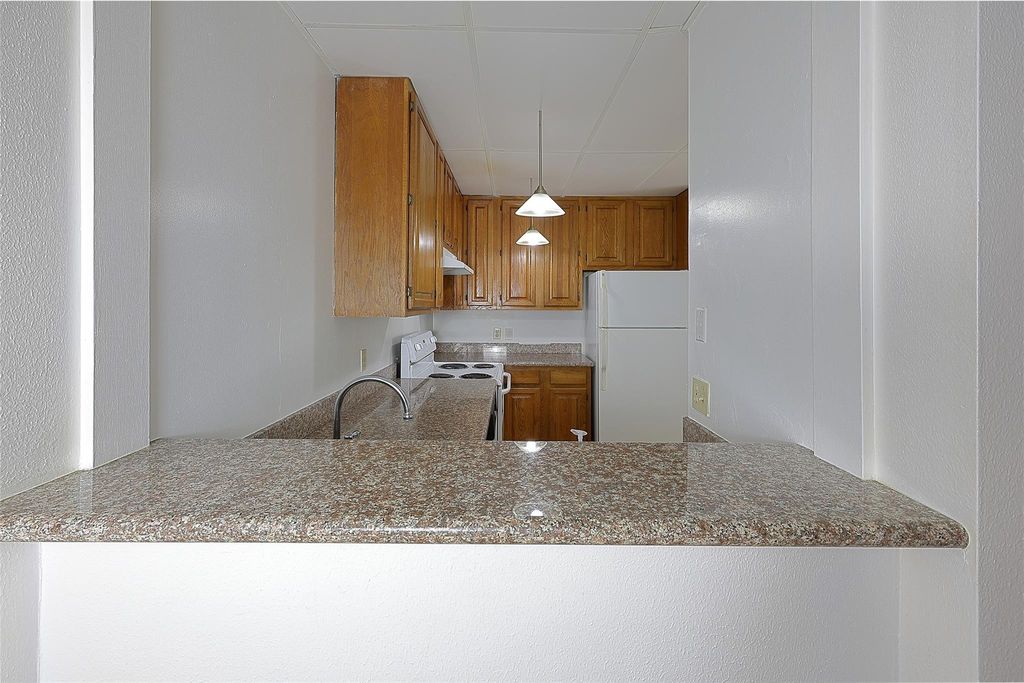 2209 S Braeswood Boulevard E 32C, Houston, TX 77030