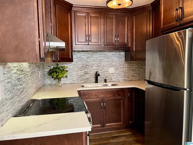 2110 Montreat Way Apt D, Vestavia Hills, AL 35216