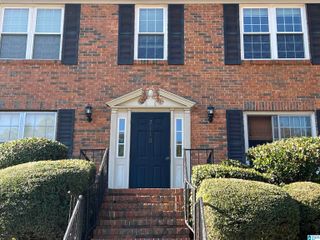 2110 Montreat Way Apt D, Vestavia Hills, AL 35216