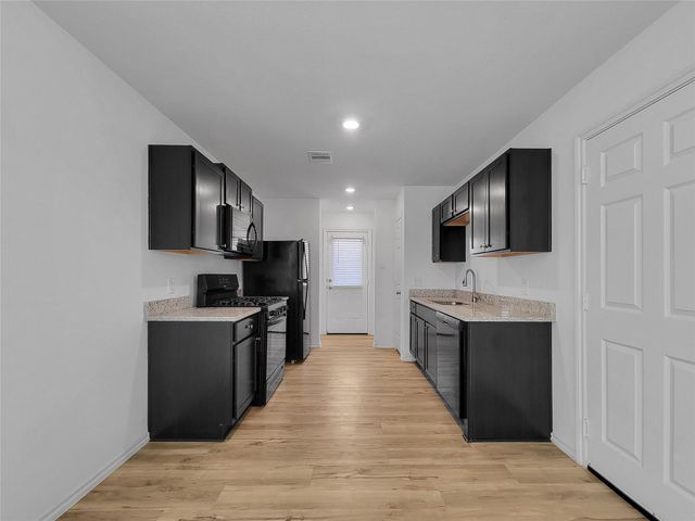 1043 Brighton Orchards Lane, Magnolia, TX 77354