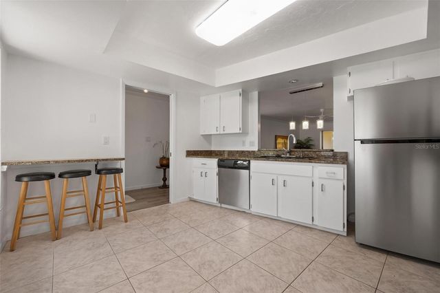 4212 CENTER GATE LANE 2, Sarasota, FL 34233