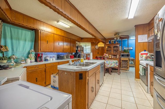 201 N Cleveland Avenue, Cleveland, TX 77327