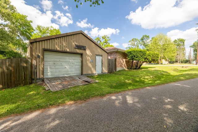 201 N Cleveland Avenue, Cleveland, TX 77327