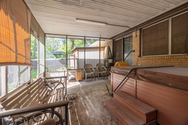 201 N Cleveland Avenue, Cleveland, TX 77327