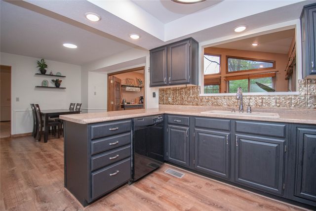 1114 NW Parkridge Drive, Ankeny, IA 50023