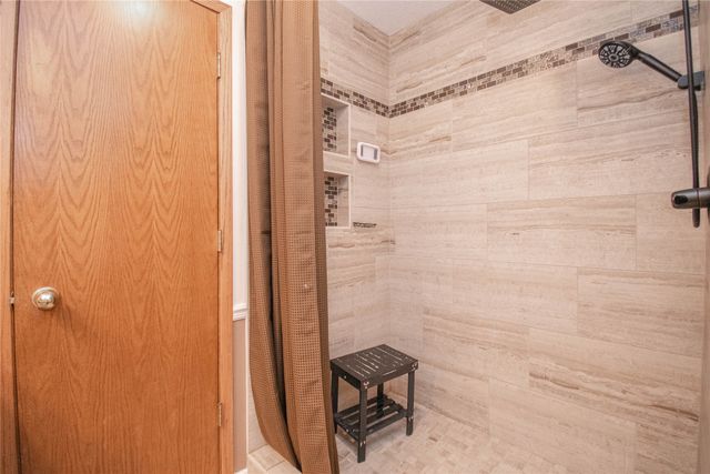 1114 NW Parkridge Drive, Ankeny, IA 50023