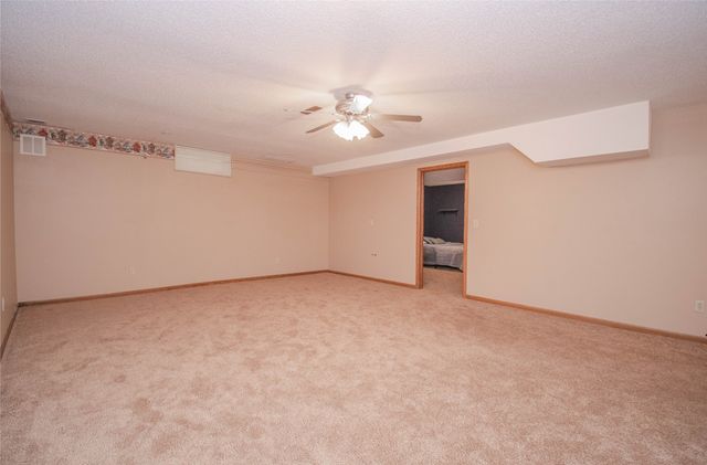 1114 NW Parkridge Drive, Ankeny, IA 50023