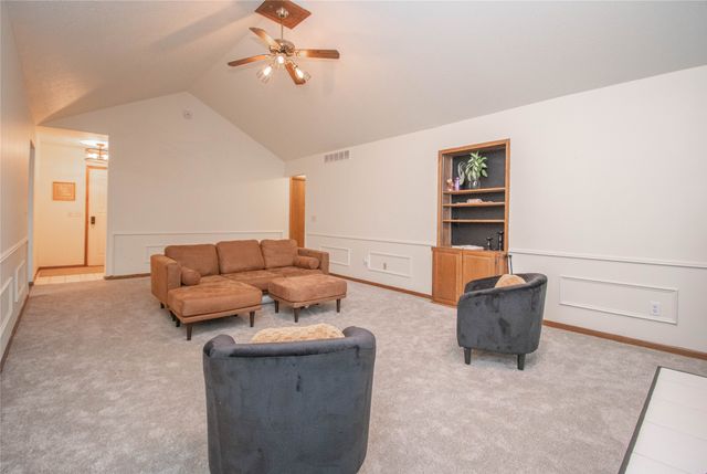 1114 NW Parkridge Drive, Ankeny, IA 50023