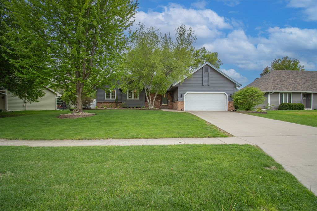 1114 NW Parkridge Drive, Ankeny, IA 50023
