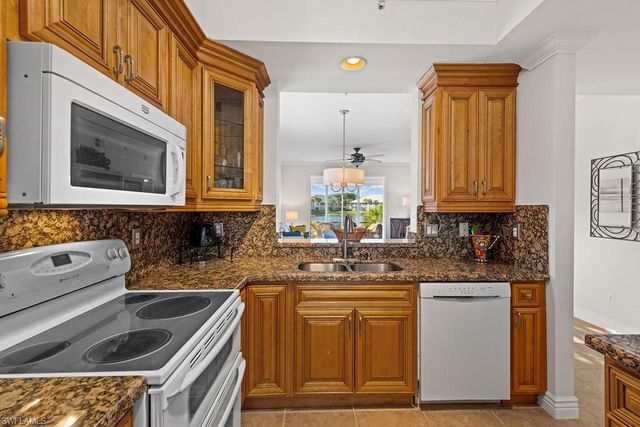2295 Carrington CT 1-101, Naples, FL 34109