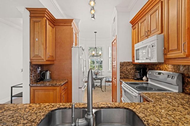 2295 Carrington CT 1-101, Naples, FL 34109