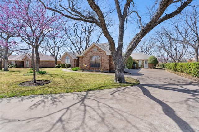 8908 Woodlawn Drive, Granbury, TX 76049