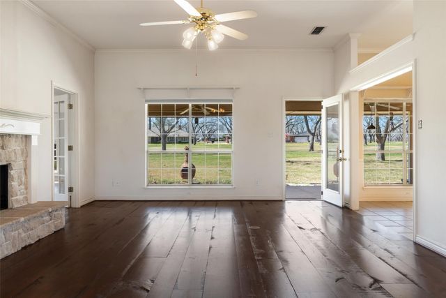 8908 Woodlawn Drive, Granbury, TX 76049
