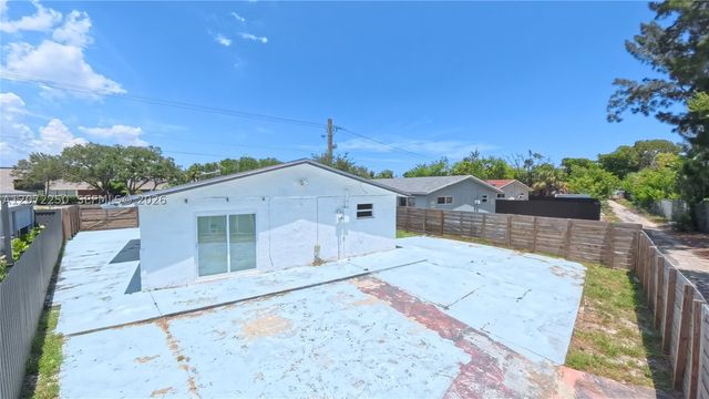753 SW 2nd St, Dania Beach, FL 33004