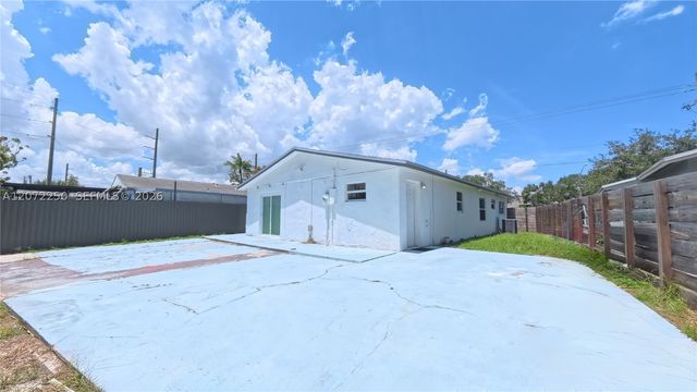 753 SW 2nd St, Dania Beach, FL 33004