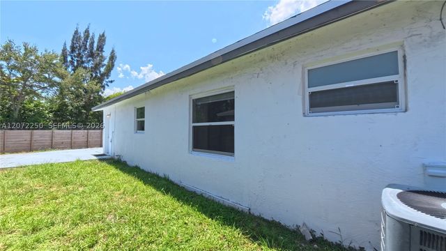 753 SW 2nd St, Dania Beach, FL 33004