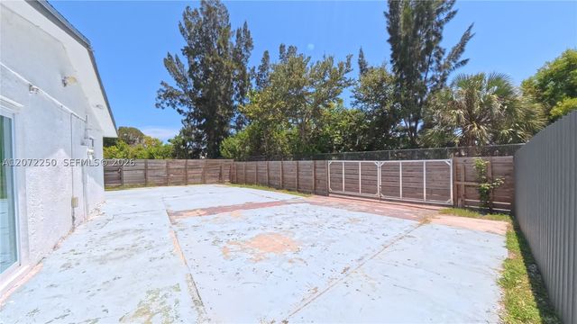 753 SW 2nd St, Dania Beach, FL 33004