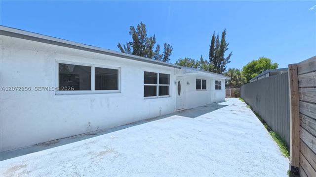 753 SW 2nd St, Dania Beach, FL 33004