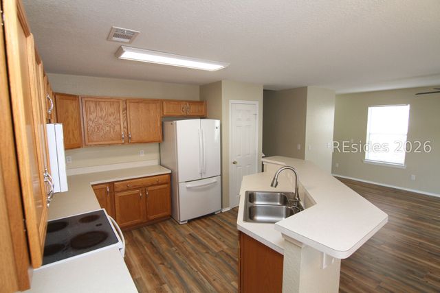 415 Lake Park Way, Okatie, SC 29909