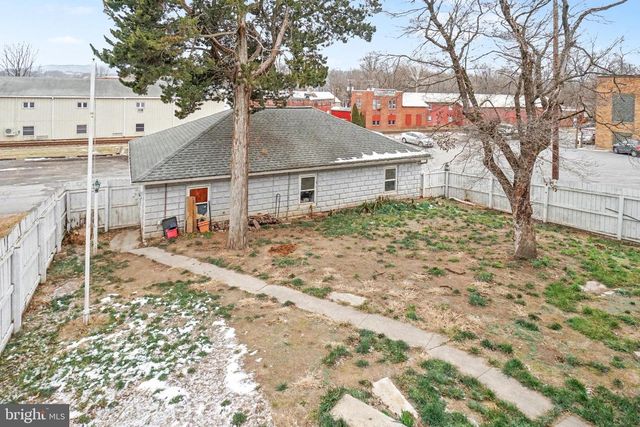 543 MARKET ST, Millersburg, PA 17061