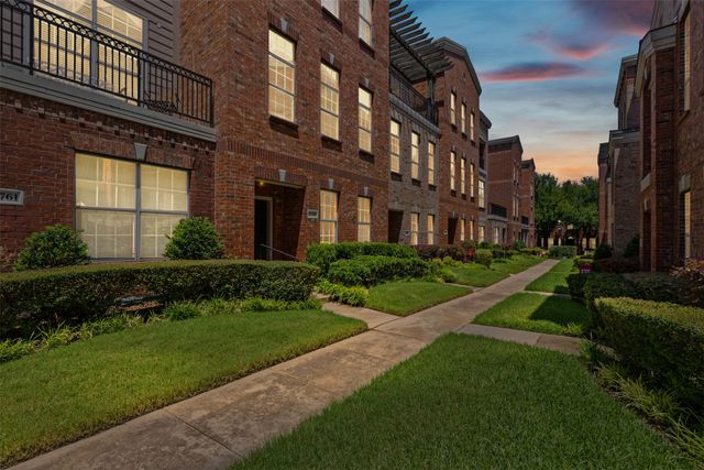 15759 Seabolt 44, Addison, TX 75001