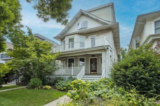 5043 W Sunnyside Avenue, Chicago, IL 60630