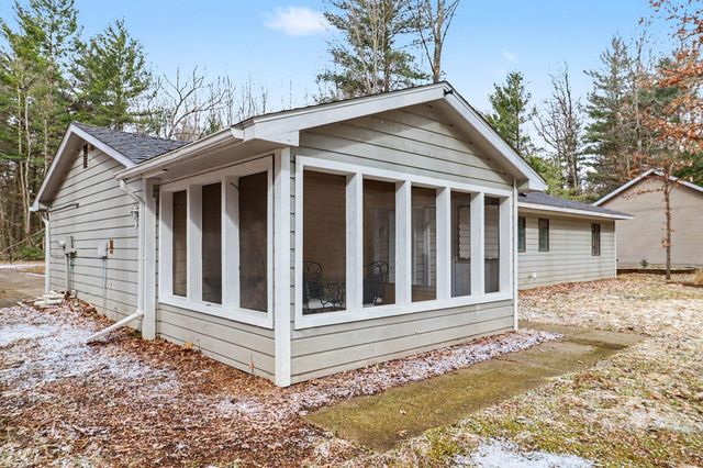6782 White Pine Drive, Canadian Lakes, MI 49346