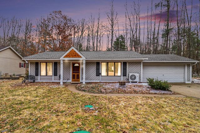 6782 White Pine Drive, Canadian Lakes, MI 49346
