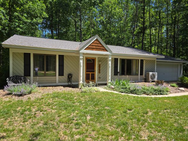6782 White Pine Drive, Canadian Lakes, MI 49346