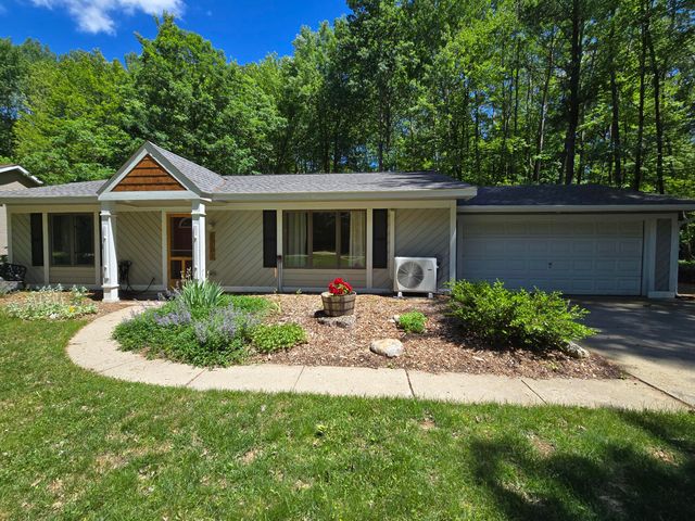 6782 White Pine Drive, Canadian Lakes, MI 49346